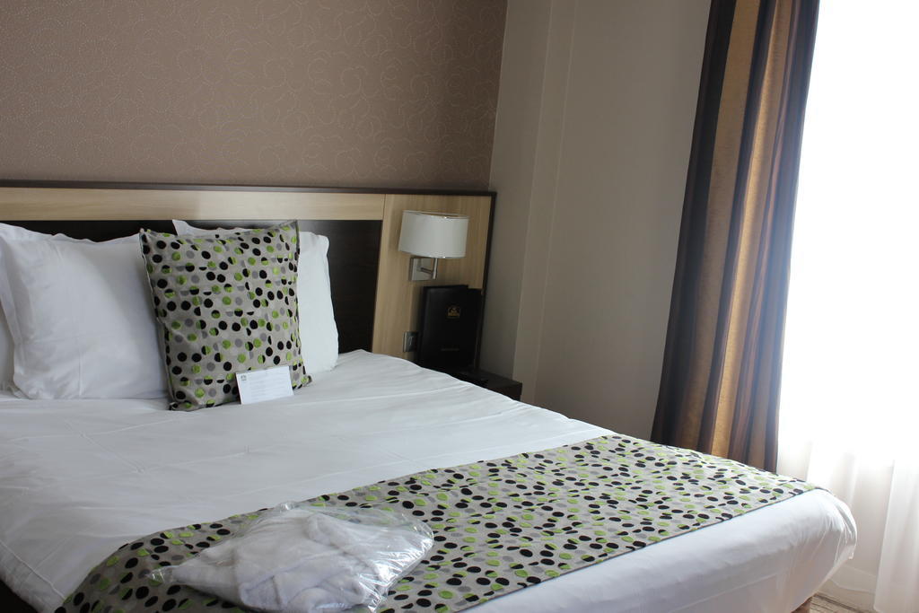 Best Western Plus Hotel Malherbe Caen Phòng bức ảnh