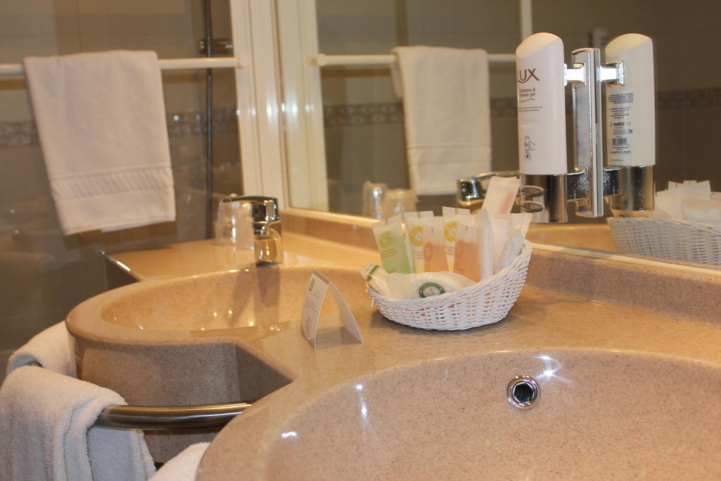 Best Western Plus Hotel Malherbe Caen Phòng bức ảnh